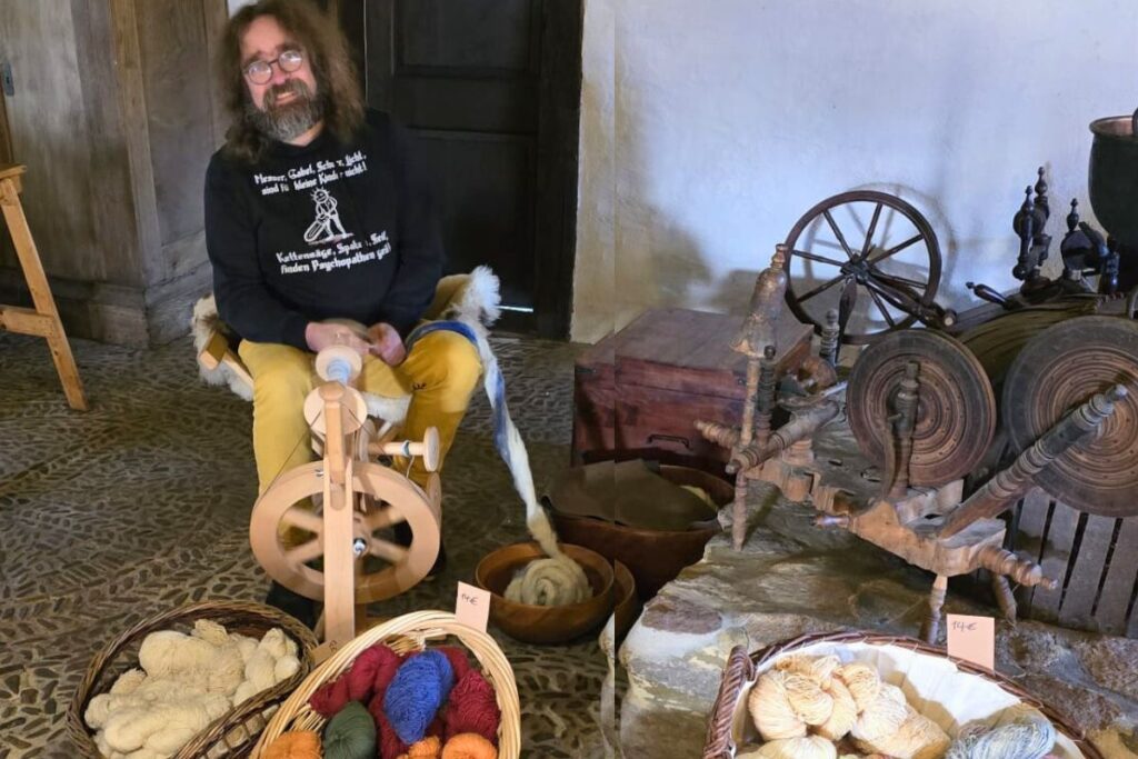 Hans-Helmut Scheel an seinem Spinnrad