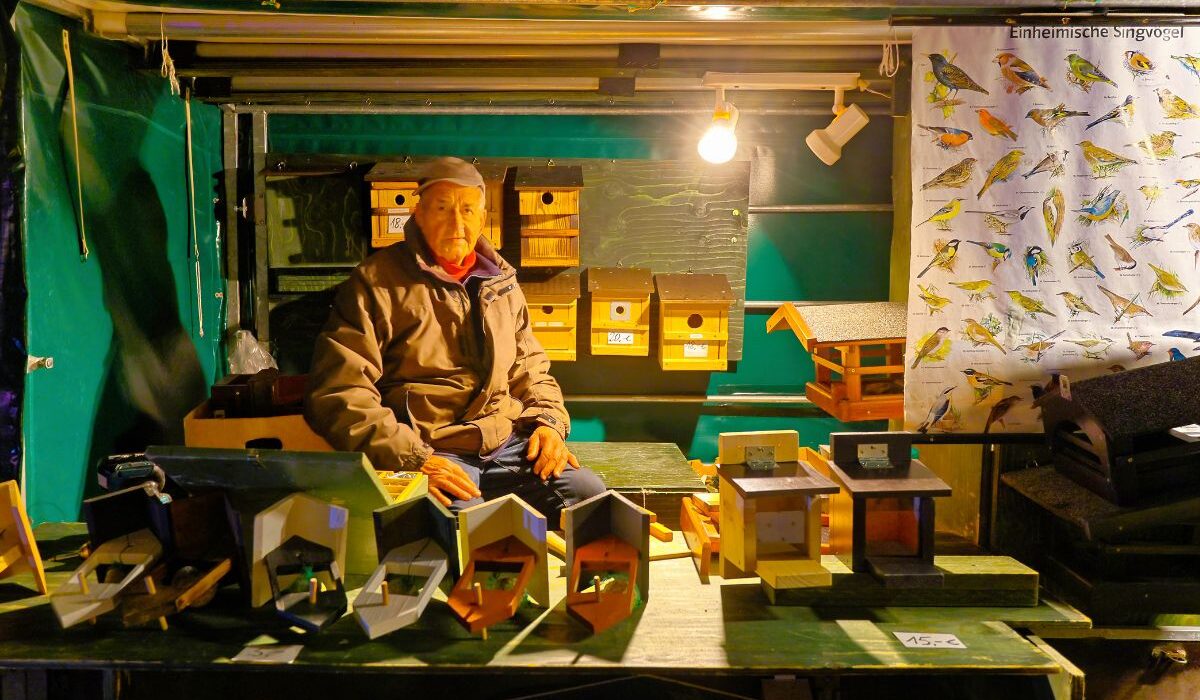Aussteller mit Vogelhäuschen